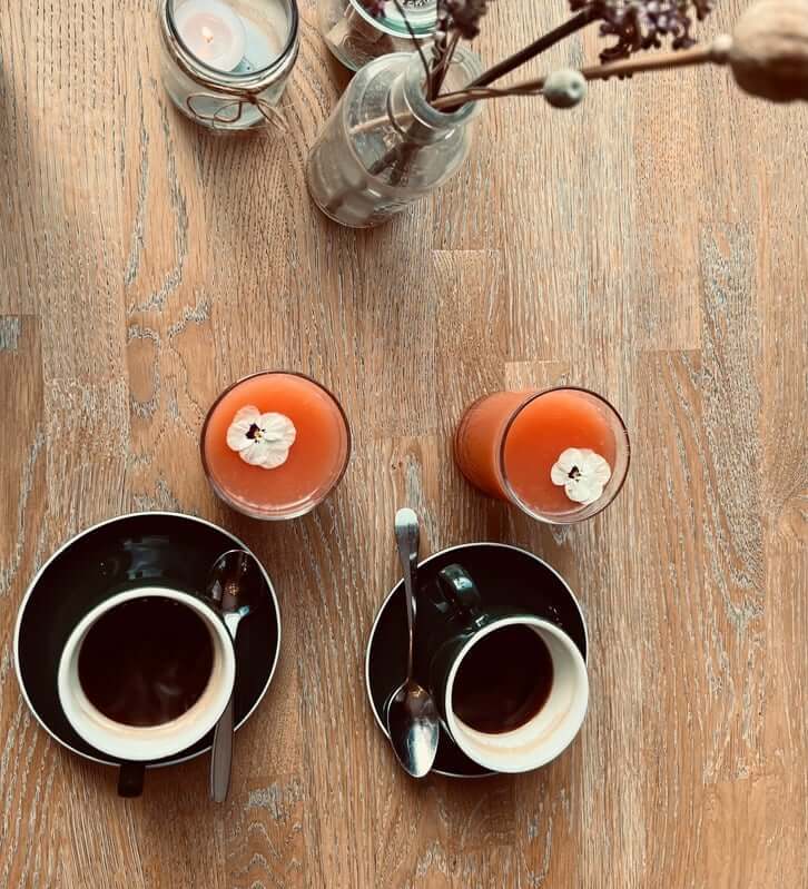 Koffie en vers geperst sap